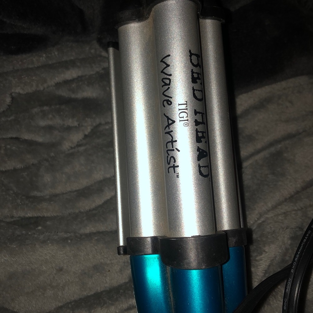 Bed head wave maker